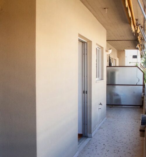 Elegant Apartment with Mountain Views