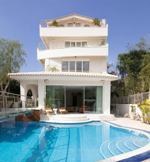 An Icon of Coastal Luxury, Private Villa with Pool in Glyfada Golf